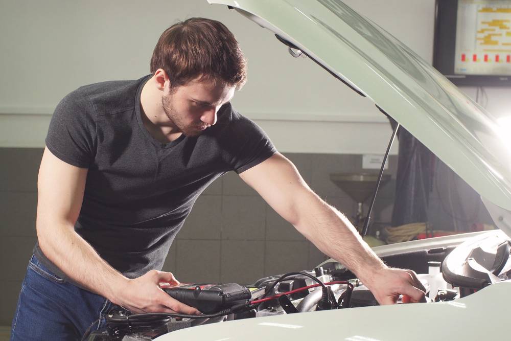 Car Sputters When Accelerating: Causes and Solutions