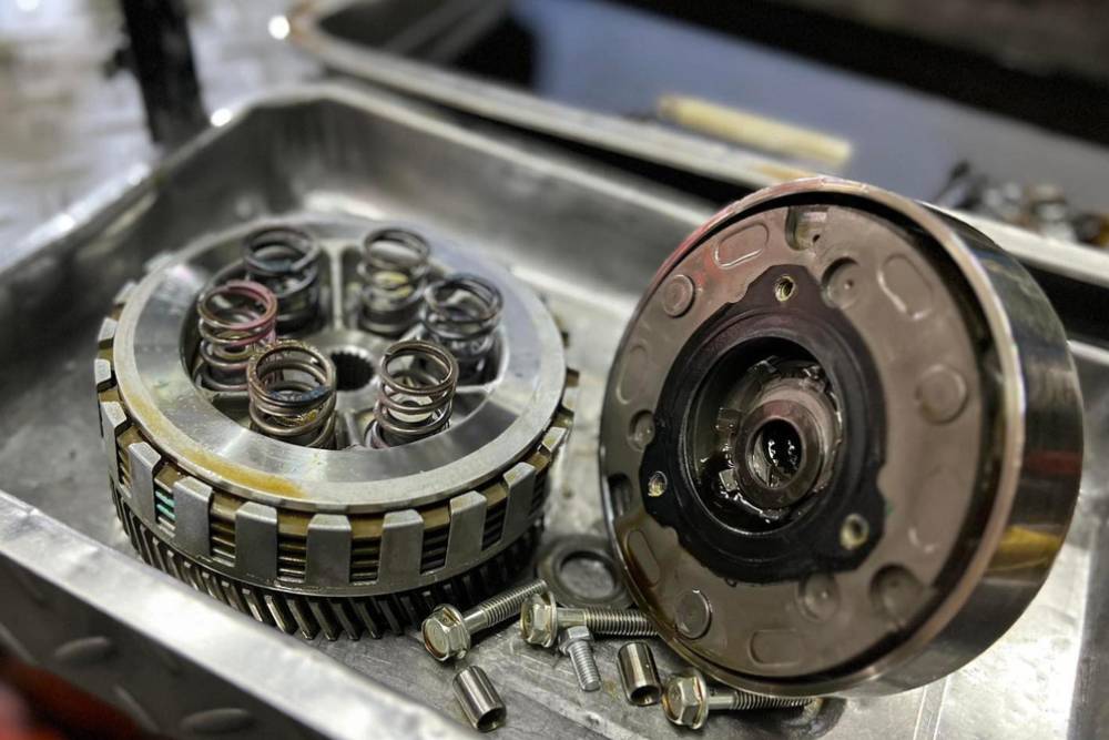 Top 6 Motorcycle Clutch Problems That Affect Riding Performance
